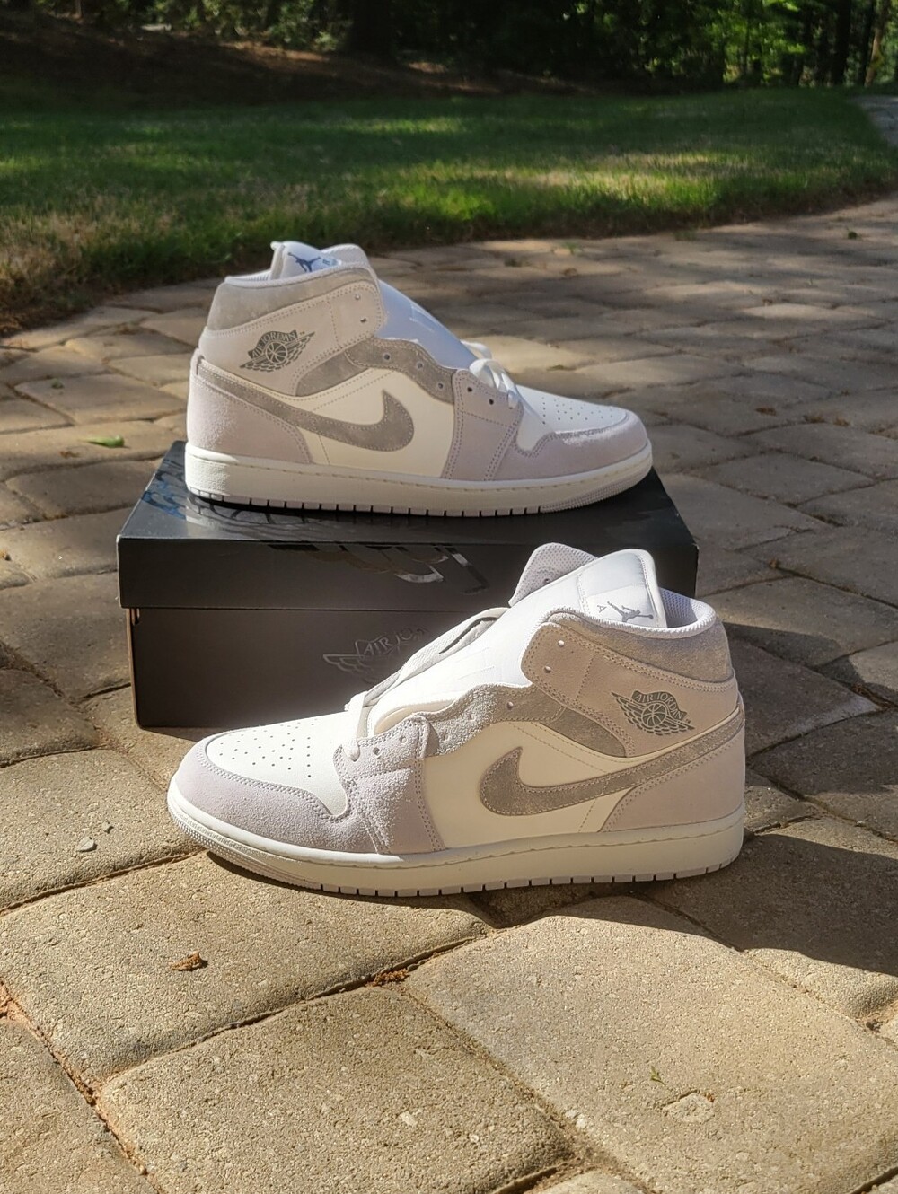 Air Jordan 1 Mid SE 'Neutral Grey Sail'